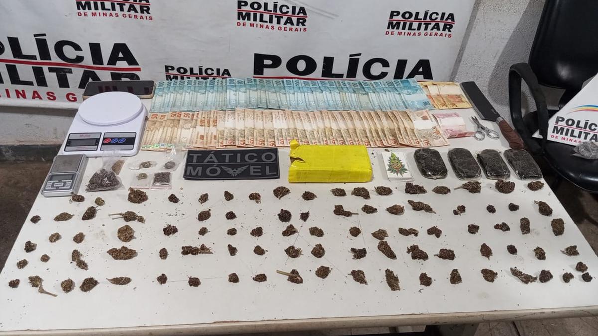 O homem foi flagrado com grande quantidade de entorpecentes, além de itens usados para a comercialização dos ilícitos. (Foto/Divulgação)
