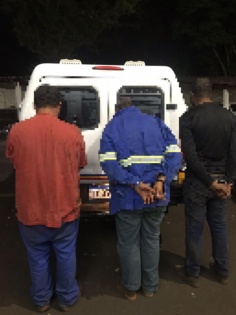 Três homens foram presos suspeitos do crime, enquanto acessavam o galpão. (Foto/Diculgação)
