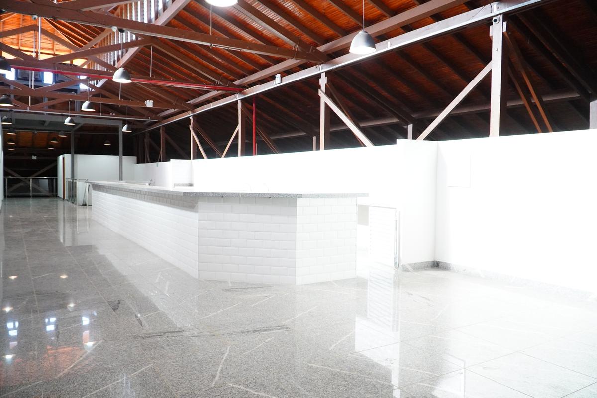 Espaço destinado à instalação de lanchonete ou choperia no mezanino do Mercado não atraiu interessados e o secretário do Agronegócio lamentou (Foto/Divulgação)
