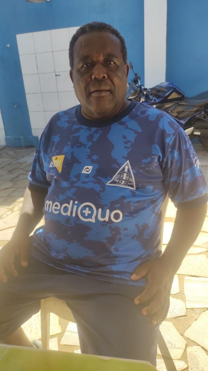 Professor Carlos Chiclete comanda a base do Independente (Foto: Divulgação)