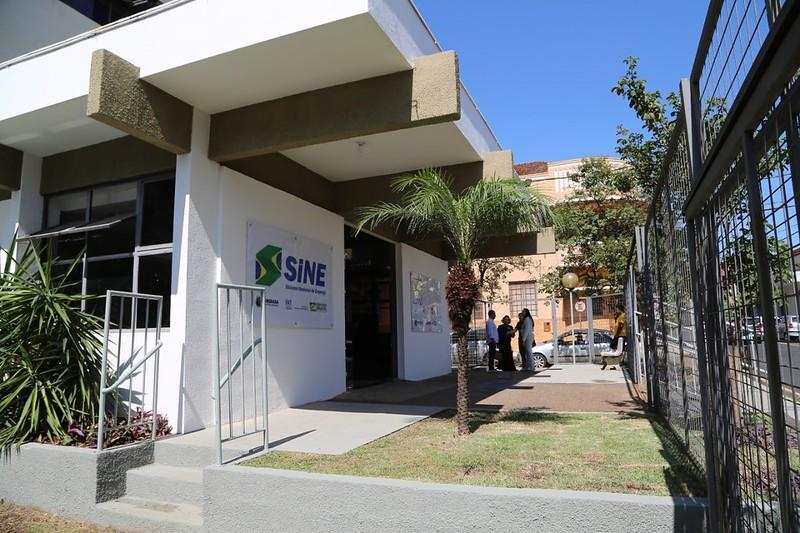 A ação que leva atendimentos de emprego diretamente aos bairros, registra uma média de 80 a 90 atendimentos por dia (Foto: Divulgação)