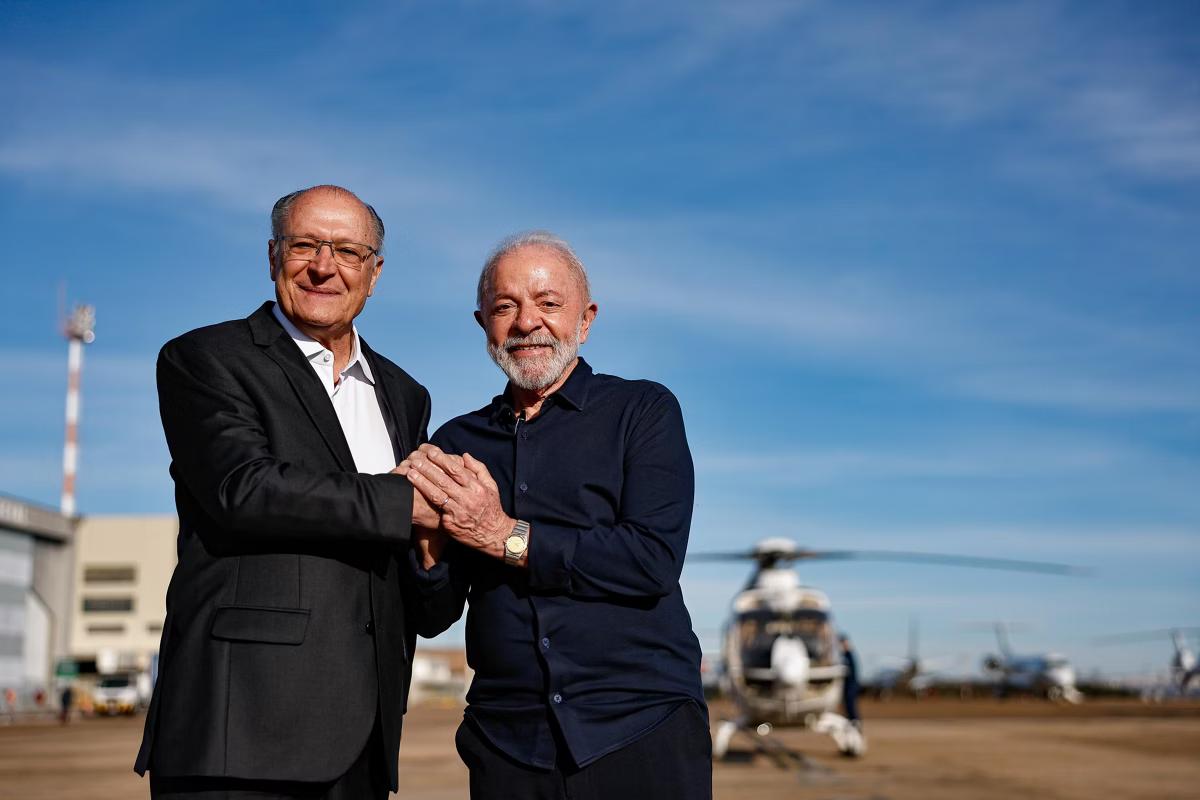 Lula embarcou na manhã desta segunda-feira, na Base Aérea de Brasília, para a Cúpula do G7 (Foto/Ricardo Stuckert/PR)