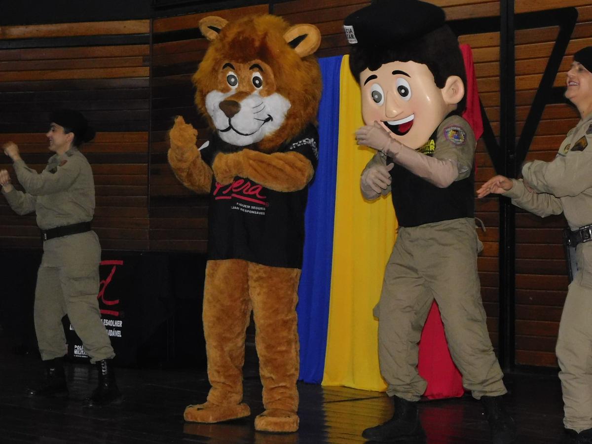 O evento contou com a presença do PM Amigo Legal e do mascote do programa, o Leão DARE. (Foto/Divulgação)