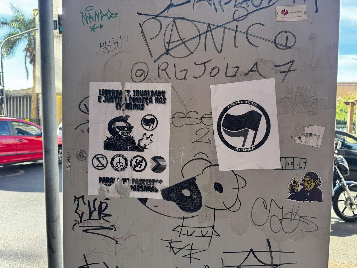 Em alguns locais, além de cartazes, é possível encontrar pichação (Foto/Divulgação)