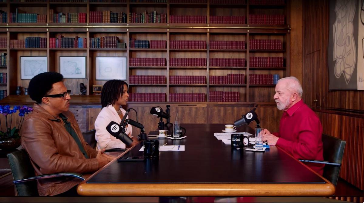 As declarações sobre o pleito de 2026 foram dadas em entrevista ao podcast “Mano a Mano”, apresentado pelo rapper Mano Brown e pela jornalista Semayat Oliveira (Foto/Reprodução/Spotify/Podcast Mano a Mano)