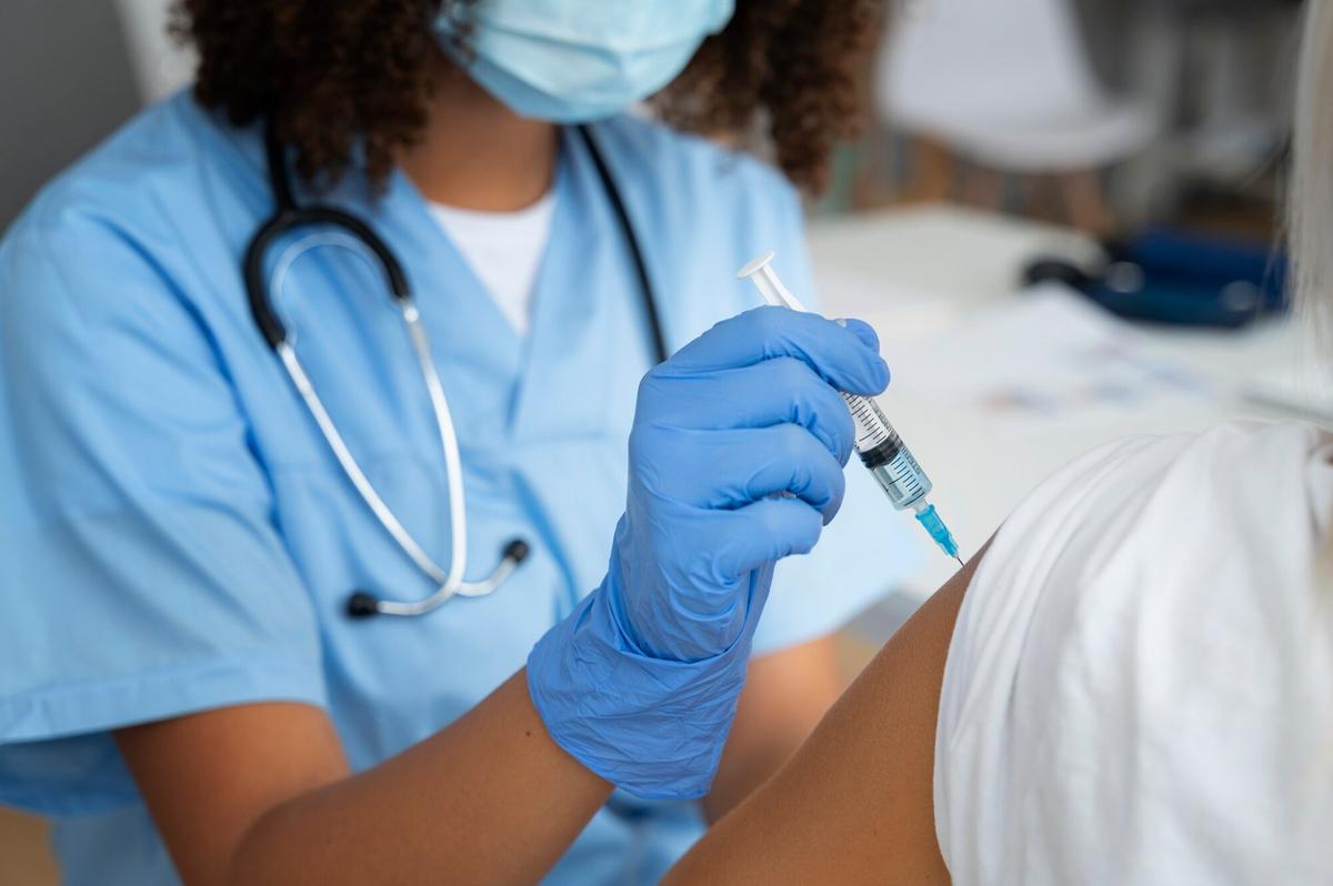 A baixa procura compromete a imunização coletiva e reacende o alerta para o risco de retorno de doenças que podem ser prevenidas. (Foto/Divulgação)