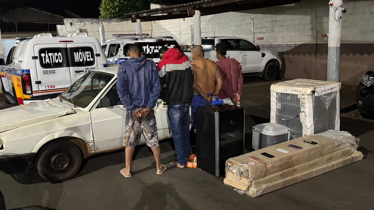 Quatro integrantes do grupo foram presos em flagrante. (Foto/Divulgação)