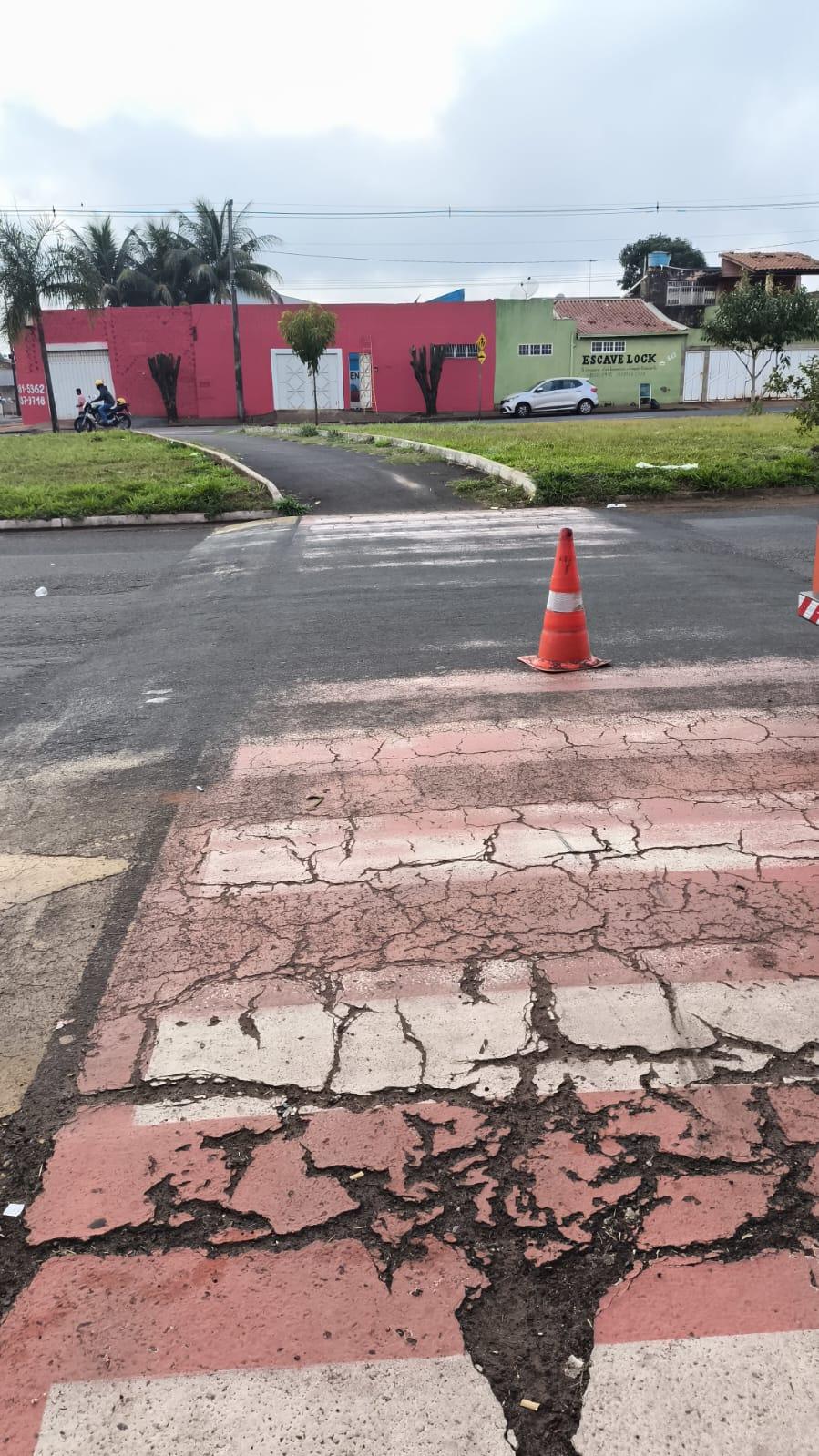 Segundo uma moradora, a situação chama ainda mais atenção pelo fato de que, recentemente, a Prefeitura de Uberaba realizou a pintura de trechos próximos, mas deixou de lado justamente o ponto mais crítico para os pedestres (Foto/Divulgação)