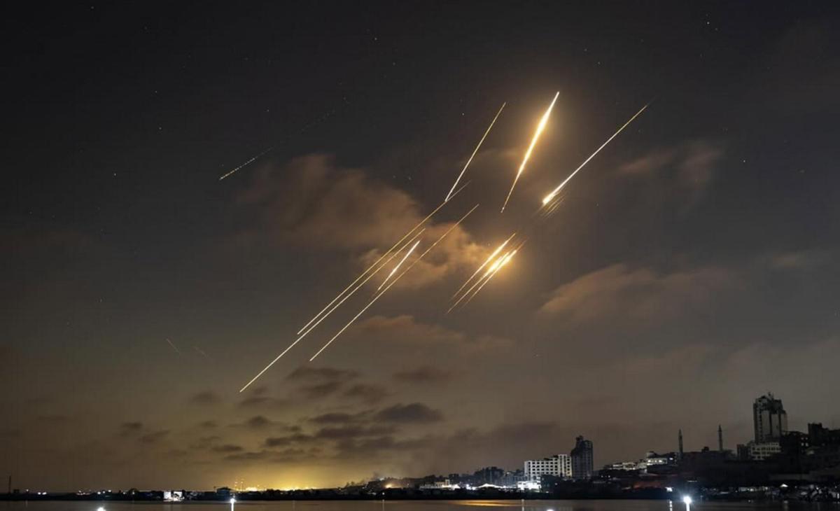 Israel e Irã lançam mísseis durante ataques entre os dois países (Foto/Redes sociais)