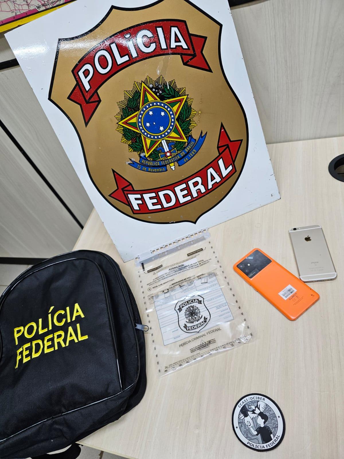 O mandado de busca e apreensão foi cumprido na residência do suspeito, no local, os agentes federais identificaram e apreenderam materiais digitais contendo imagens de abuso sexual envolvendo crianças e adolescentes (Foto/Divulgação)