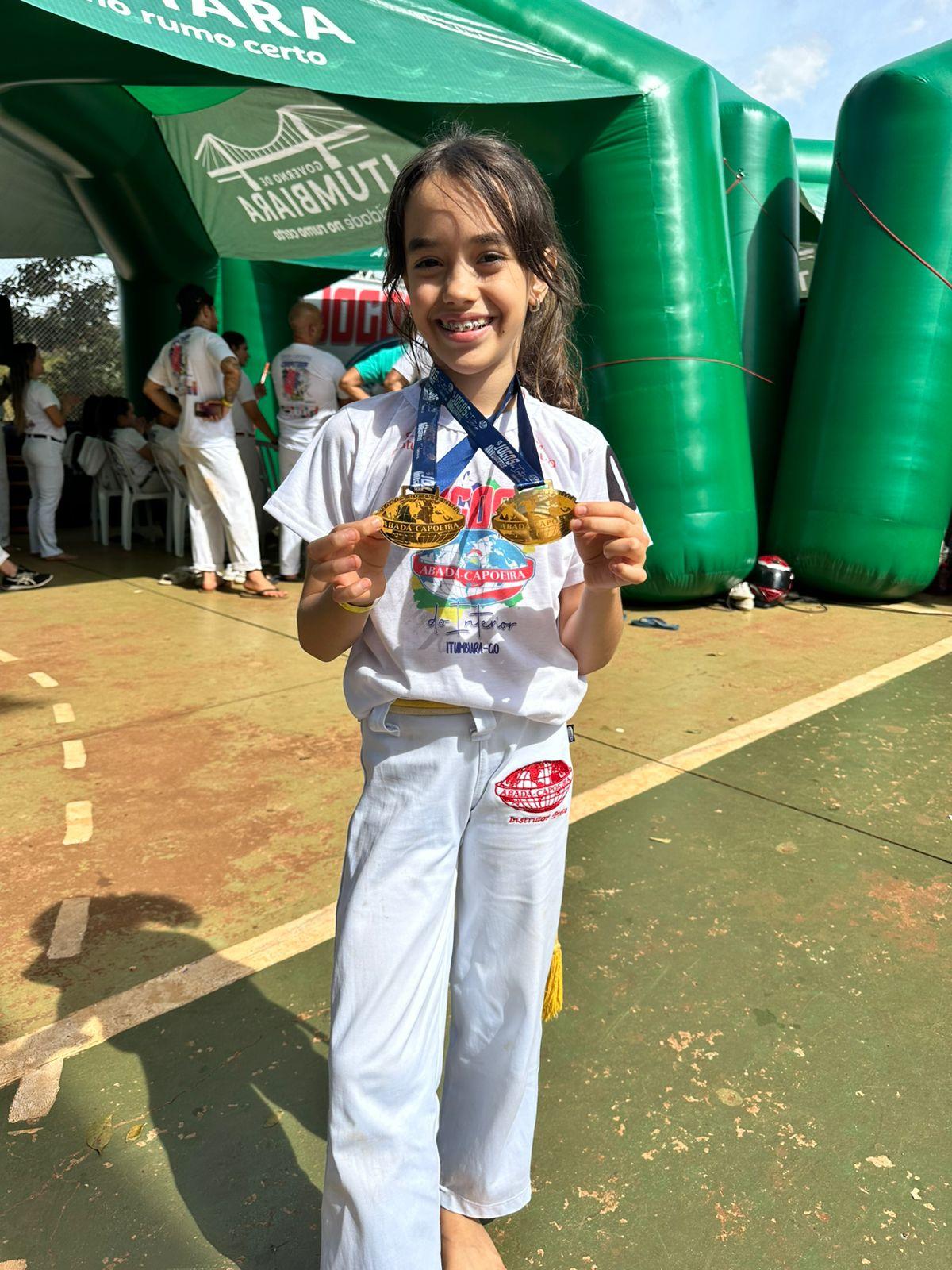Raíssa competiu nas graduações “corda crua” e “amarelo”, consideradas categorias iniciais da Capoeira infantil (Foto/Divulgação)