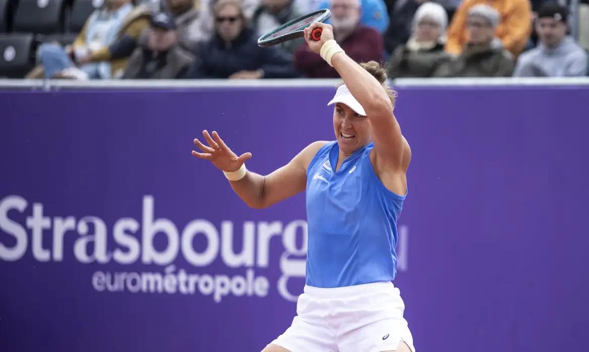 A paulista de 29 anos terá um desafio e tanto pela frente nas quartas: ela enfrentará a italiana Jasmine Paoline, atual número 4 do mundo e recém-campeã do Masters 100 de Roma no mês passado (Foto/Michel Grasso/Internationaux de Strasbourg/Direitos Reservados)