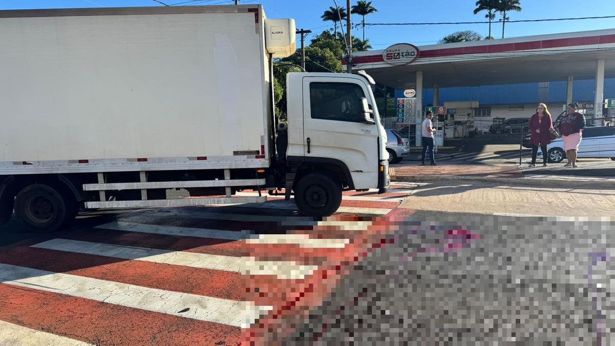 Equipes da Polícia Militar e do Serviço de Atendimento Móvel de Urgência (SAMU) foram acionadas e estão no local prestando atendimento (Foto/Reprodução)