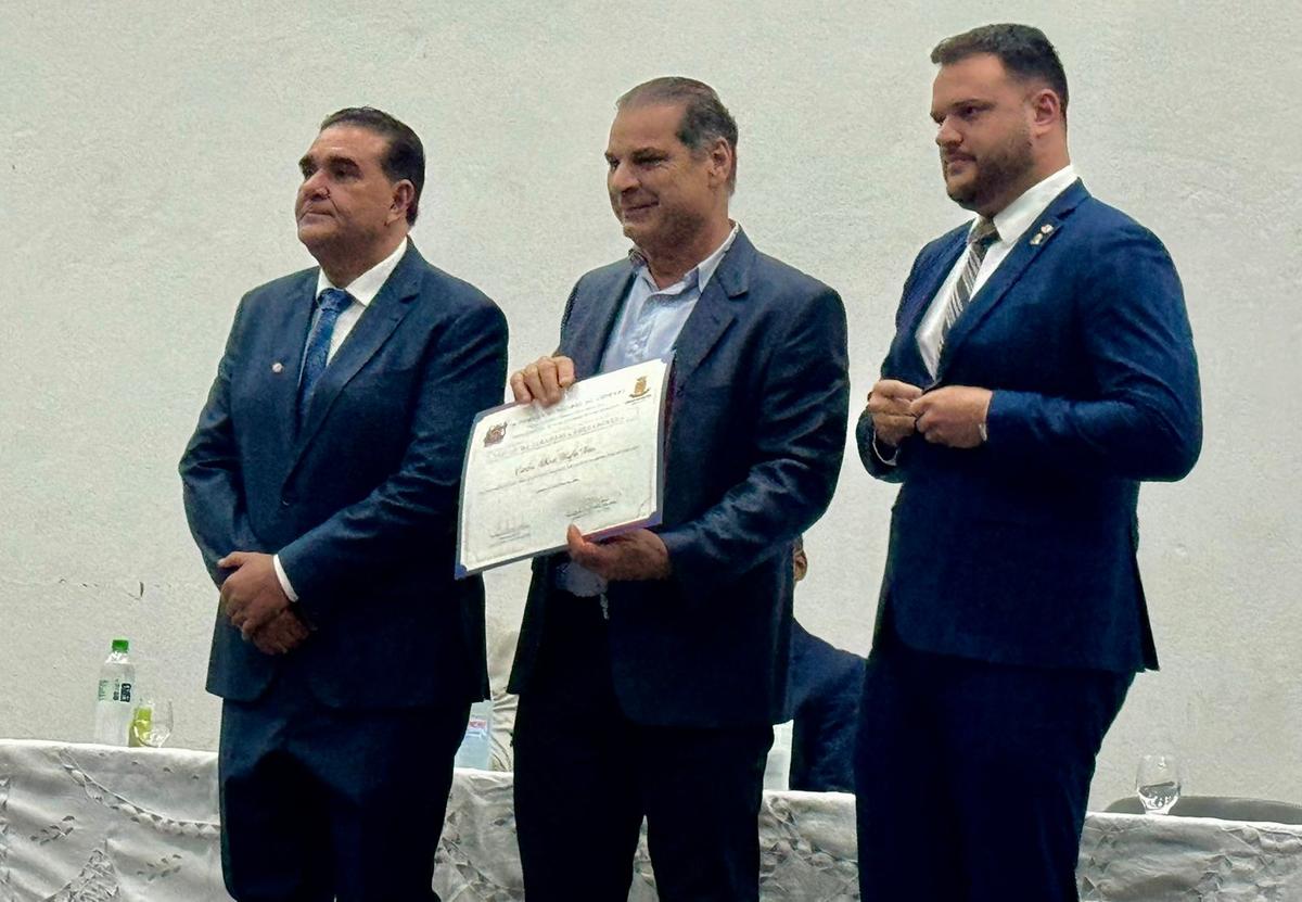 Empresário Carlos Mafra, timoneiro da CCM fábrica de fraldas, recebeu o título de Cidadania Uberabense à noite passada (Foto/Divulgação)