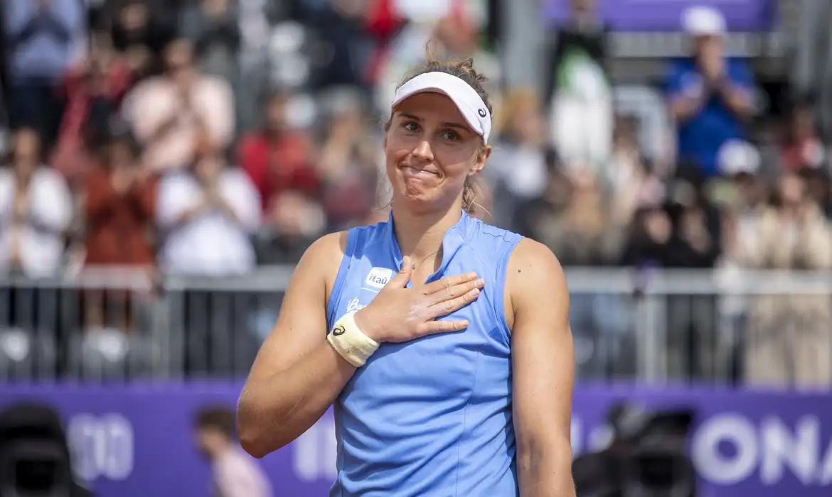 A paulista encadeou uma sequência ininterrupta de jogos em piso de grama: no último domingo (22), ela foi campeã de duplas do WTA 250 de Nottingham (Inglaterra), ao lado da alemã Laura Siegemund (Foto/Michel Grasso/Internationaux de Strasbourg)