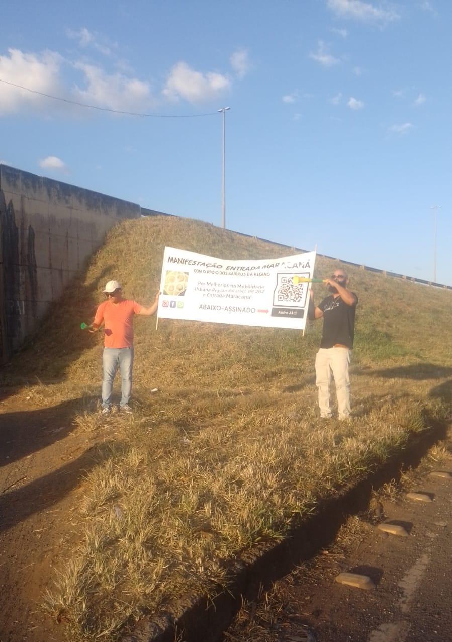 Manifestantes fizeram um QR Code para um abaixo-assinado pedindo melhorias no local (Foto/Divulgação)