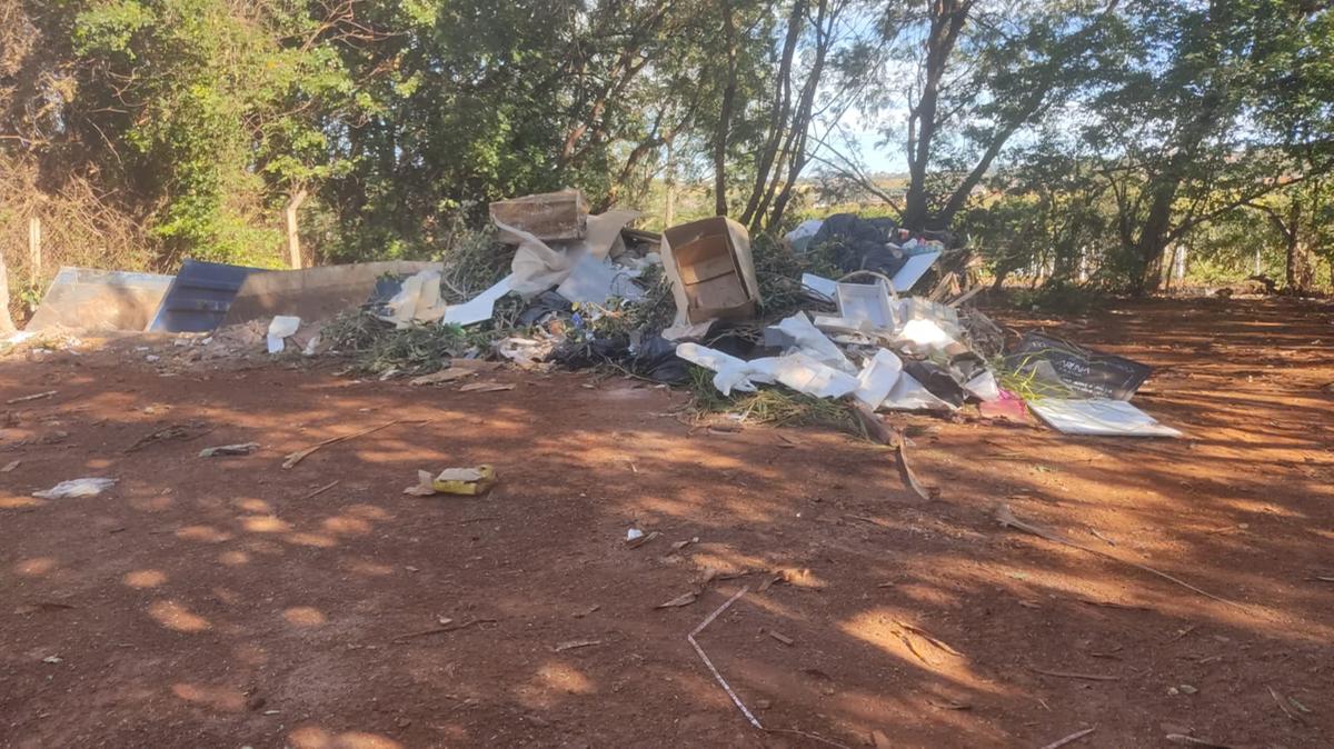 Foram retiradas mais de 16 toneladas de resíduos nas áreas próximas aos ecopontos (Foto/Divulgação PMU)