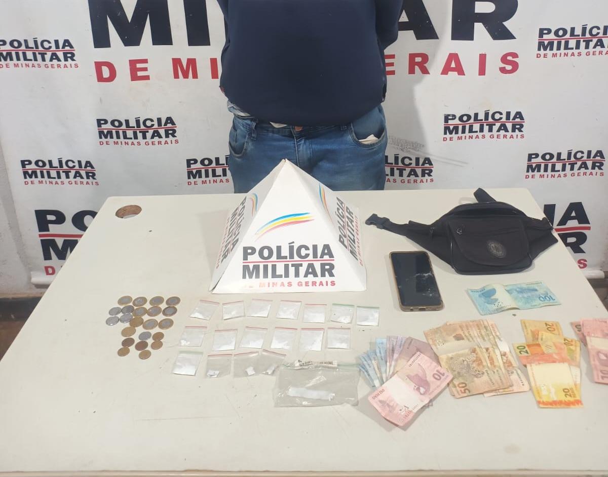 No bolso do suspeito, ainda foram localizados R$ 832,20 em dinheiro trocado. (Foto/Divulgação)