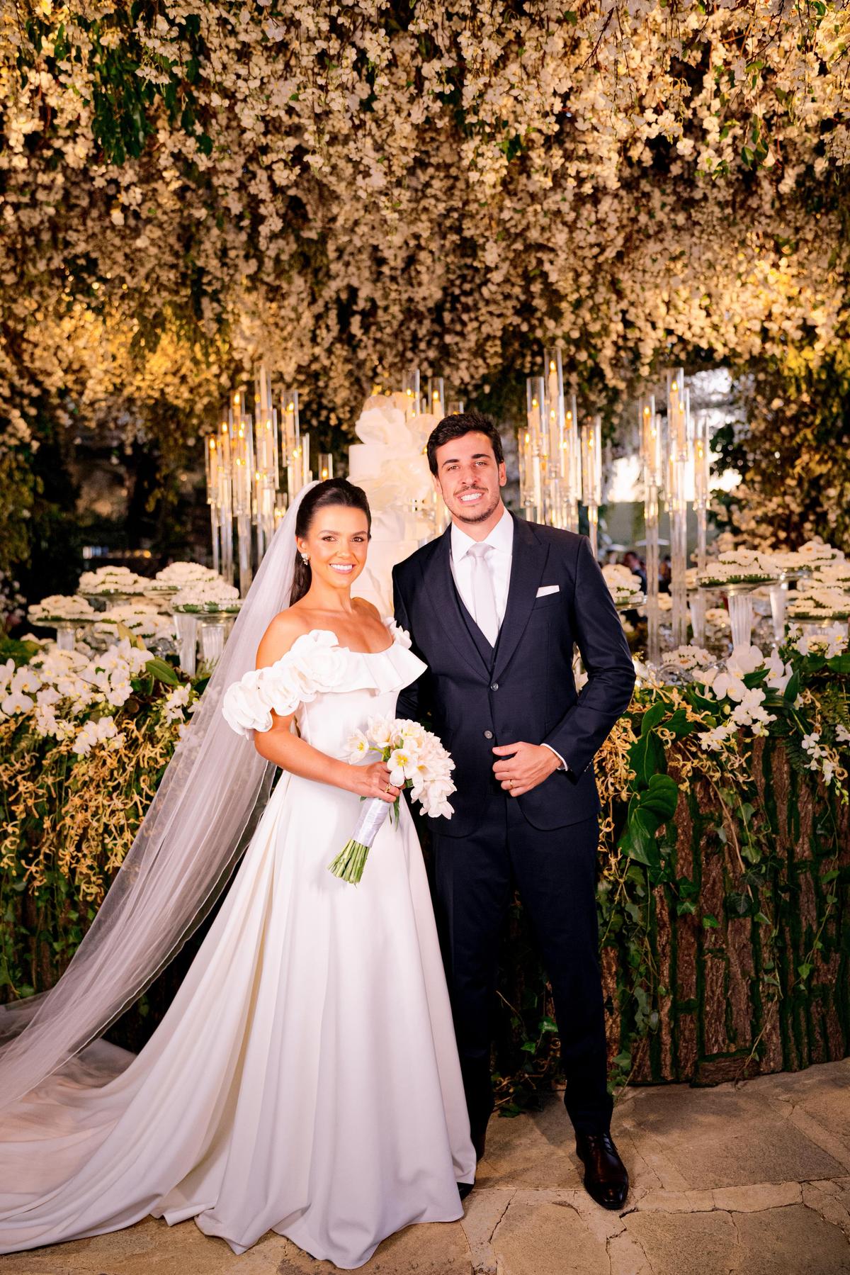 Stella Teixeira Rafael Barbosa foram os belos noivos no fim de semana, a cobertura completa deste casamento incrível, você confere sábado, por aqui (Foto/Arquivo pessoal)