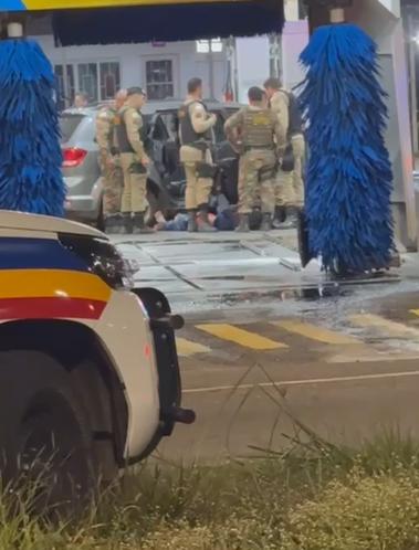 O confronto mais violento ocorreu nas imediações de um posto de combustíveis (Foto/Reprodução)