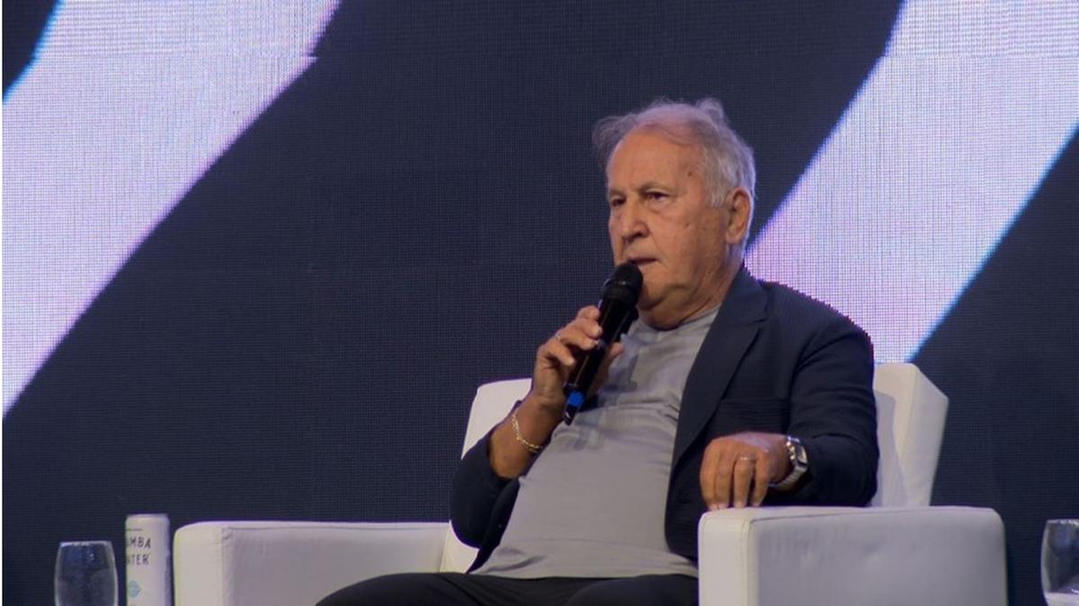 “Em uma marcação pressão, tem horas que você precisa fazer o mais simples e jogar a bola lá para frente”, disse Zico (Foto/Alex Cardim/EPTV)