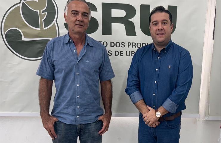 O presidente do SRU, Vinícius José Rios Rodrigues e o analista do Sebrae Minas, Marcius Mendes, formalizaram a parceria  (Foto/Divulgação)