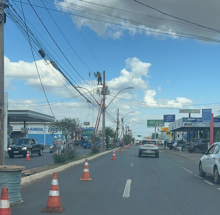 De acordo com relatos, trabalho estaria sendo realizado sem o apoio de agentes para organizar o trânsito (Foto/Divulgação)