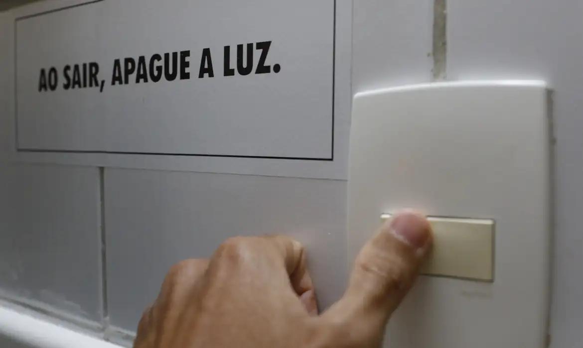 Segundo governo federal, o benefício concederá a gratuidade total da conta de luz a 4,5 milhões de famílias (Foto/Fernando Frazão/Agência Brasil)