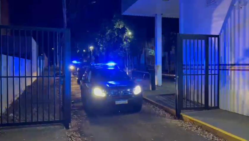 Agentes da Polícia Civil cumprem mandado na casa de um vereador de Uberaba na manhã desta segunda-feira (7) (Foto/Reprodução)