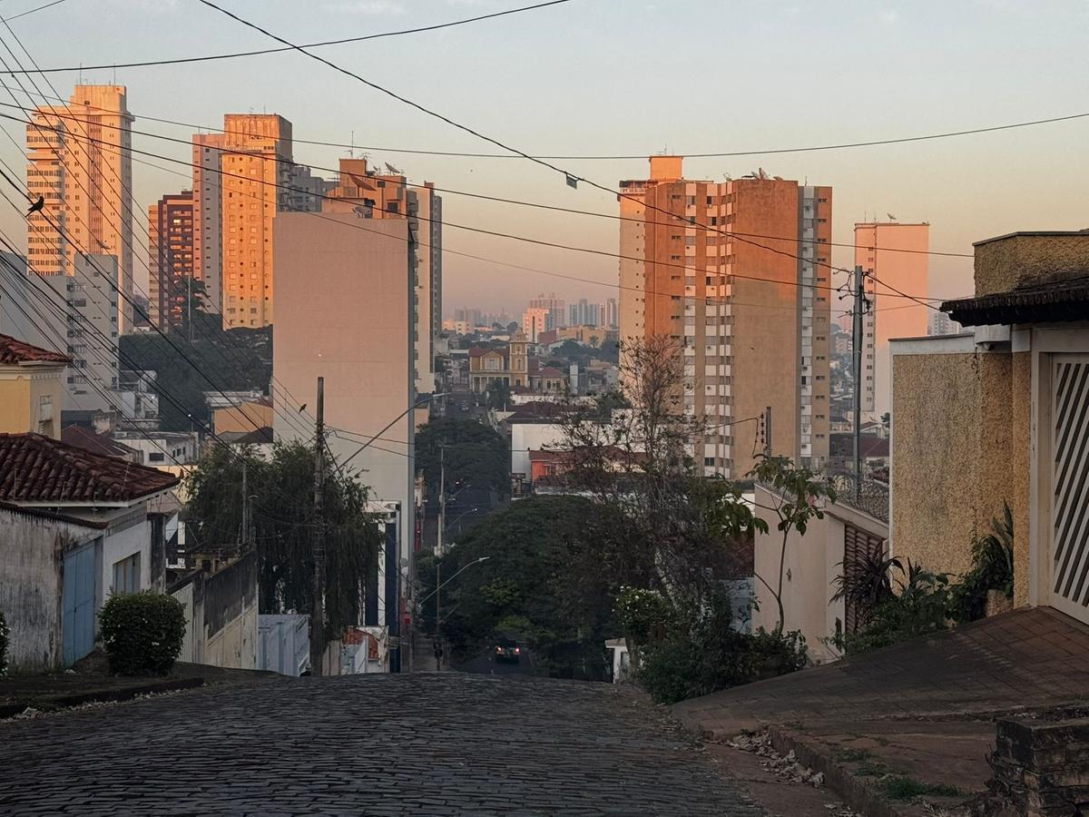 Apesar da fumaça, o Corpo de Bombeiros informou que não recebeu chamados para combate a incêndios na região entre ontem e hoje (Foto/Reprodução)