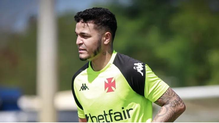 Adson deve ficar um tempo considerável longe dos gramados (Foto/Matheus Lima)