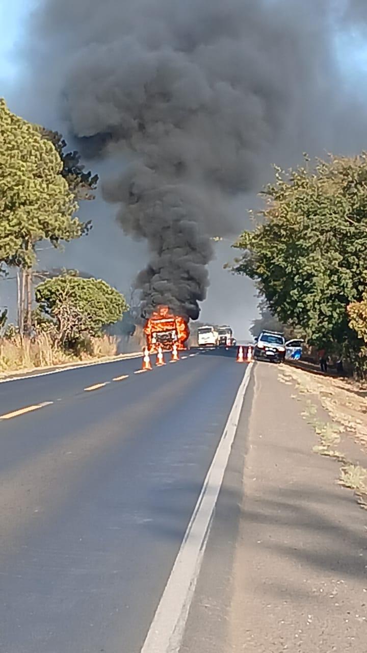 Apesar do transtorno no trânsito, não houve registro de vítimas (Foto/Divulgação PRF)