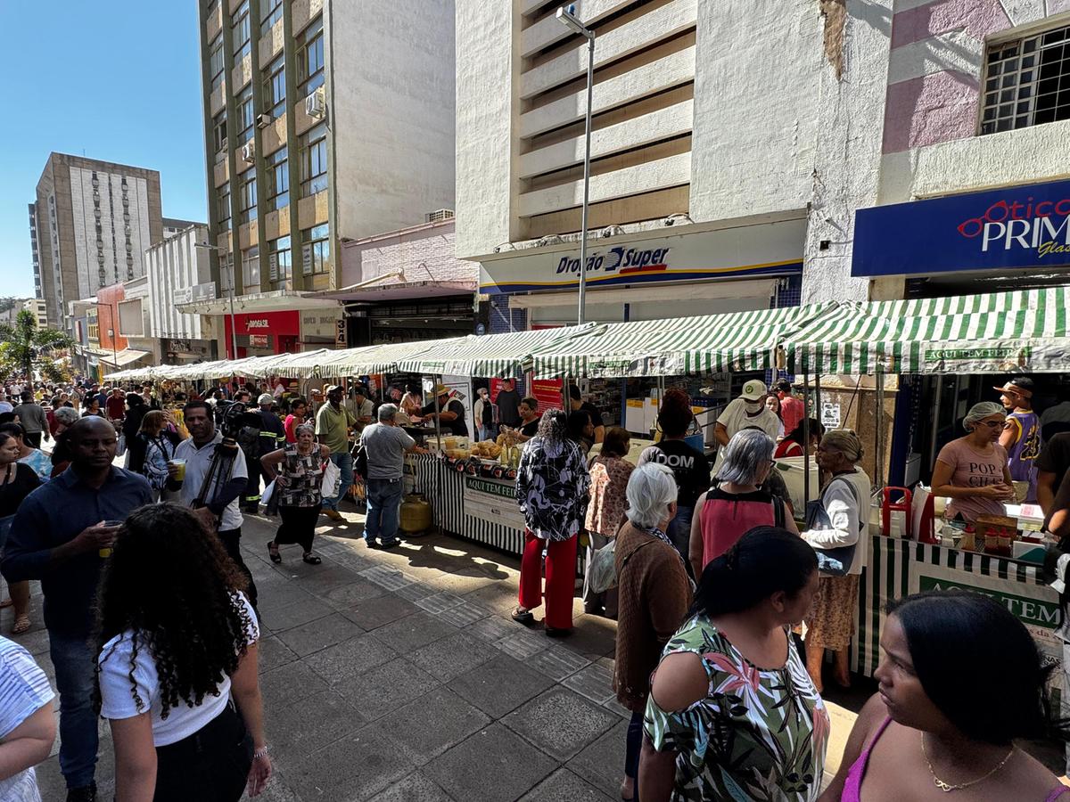 Feira da Agricultura Familiar estreou no Calçadão de Uberaba com aprovação popular (Foto/Leitor JM)