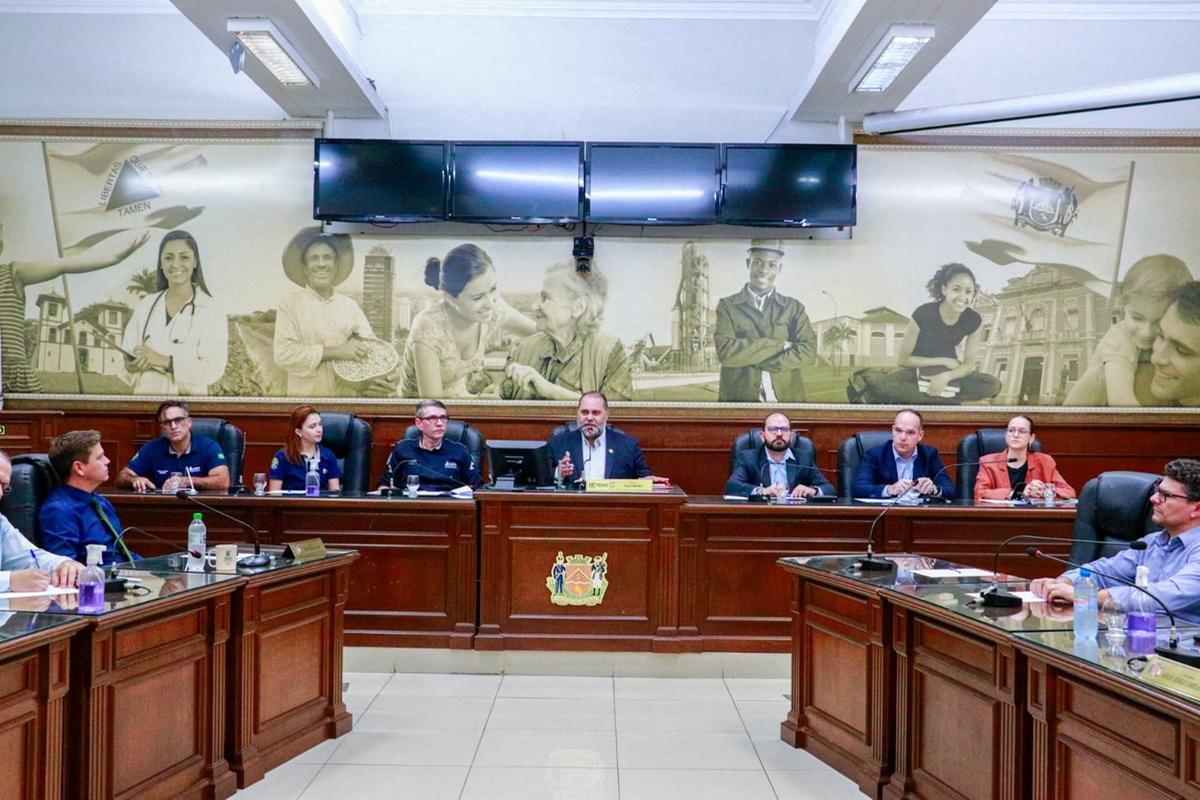 Audiência Pública realizada na noite de ontem teve a participação de representantes da ANTT e da Ecovias (Foto/Rodrigo Garcia/CMU)