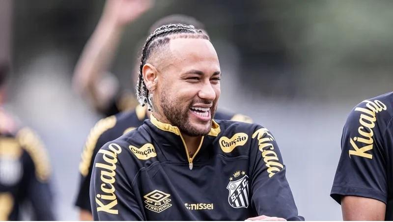 Recuperado de lesão e com contrato renovado, Neymar treinou sem restrições (Foto/Raul Baretta SFC)