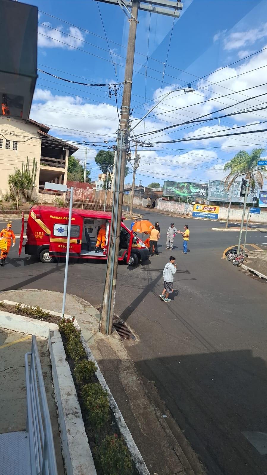 Unidade dos bombeiros prestou atendimento às duas vítimas, que foram levadas para atendimento médico-hospitalar (Foto/Divulgação)