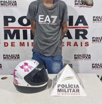 O suspeito usava a mesma camisa vista nas imagens, além do capacete utilizado no crime. (Foto/Divulgação)