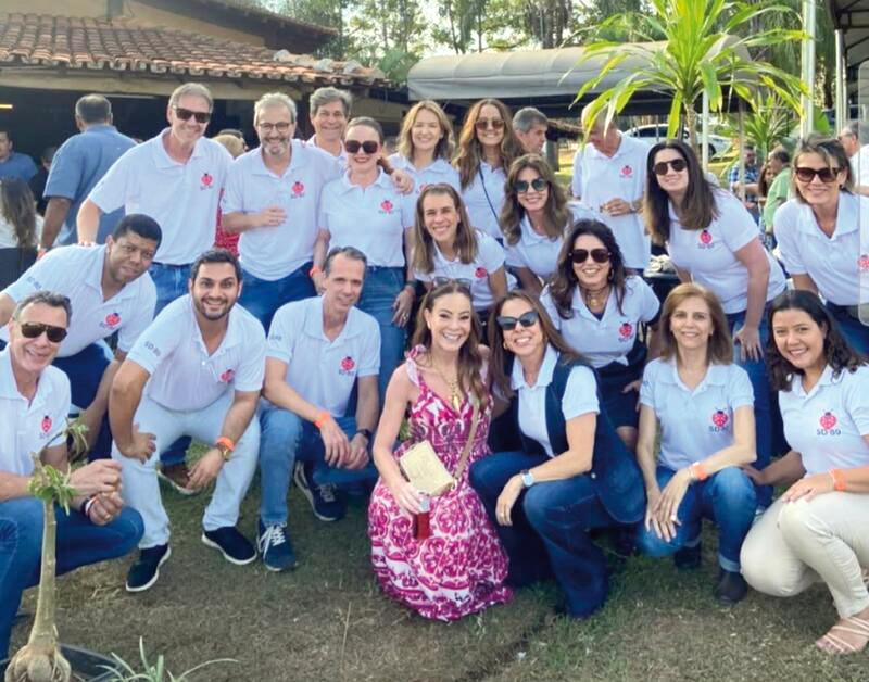 Mais uma vez a Feijoada SD80 foi sucesso absoluto, motivo de comemoração para esta turma unida que não se cansa de fazer o bem (Foto/Reprodução)