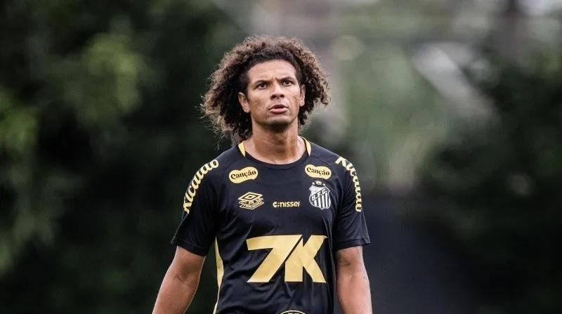 Além de Neymar, o volante Willian Arão (Foto) também esteve em campo (Foto/Raul Baretta/SFC)