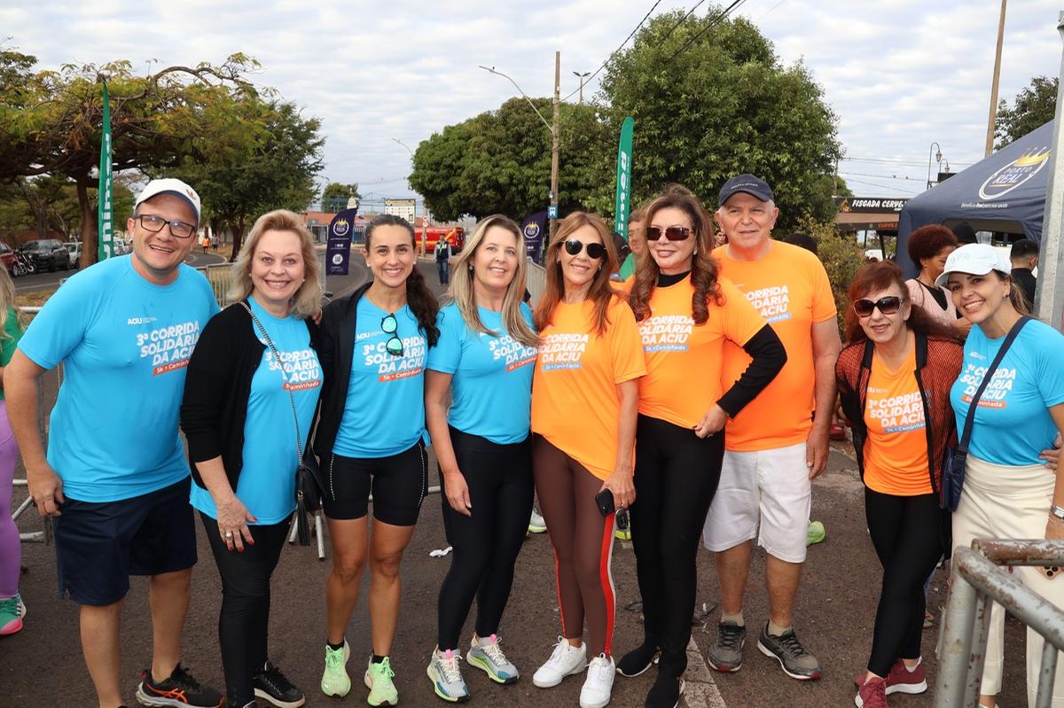 Parte do staff da Corrida Solidária da Aciu, que movimentou o domingão em Uberaba. (Foto/Reprodução)
