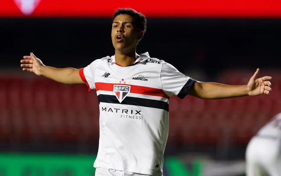 A lesão de Ryan Francisco ocorreu na parte final do treino de ontem, após um entorse no joelho (Foto/Redes Sociais)