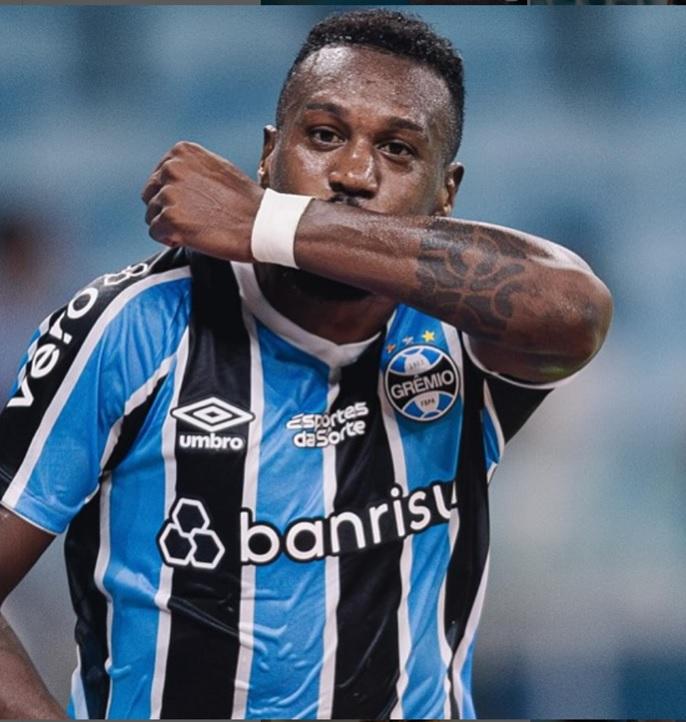 Edenilson até que tentou, mas o Grêmio foi superado pelo Alianza Lima (Foto/Instagram do Jogador)