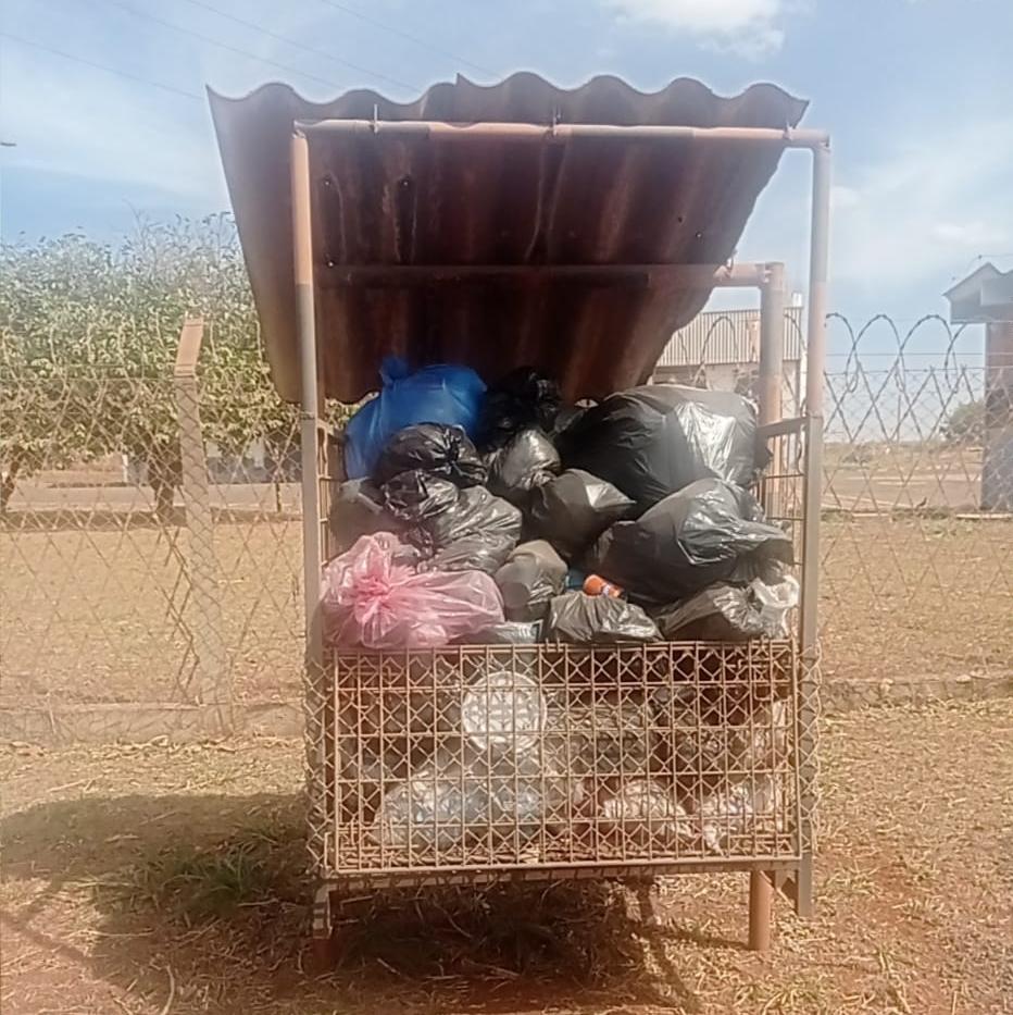 Segundo o denunciante, o local estaria há 40 dias sem receber a coleta (Foto/Reprodução)