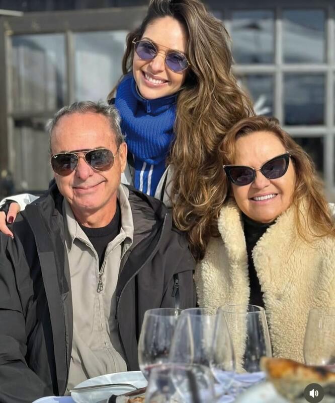 Angela Oliveira Ferreira festejou niver em Campos do Jordão ao lado do marido João e da linda filha Laura. (Foto/Reprodução)
