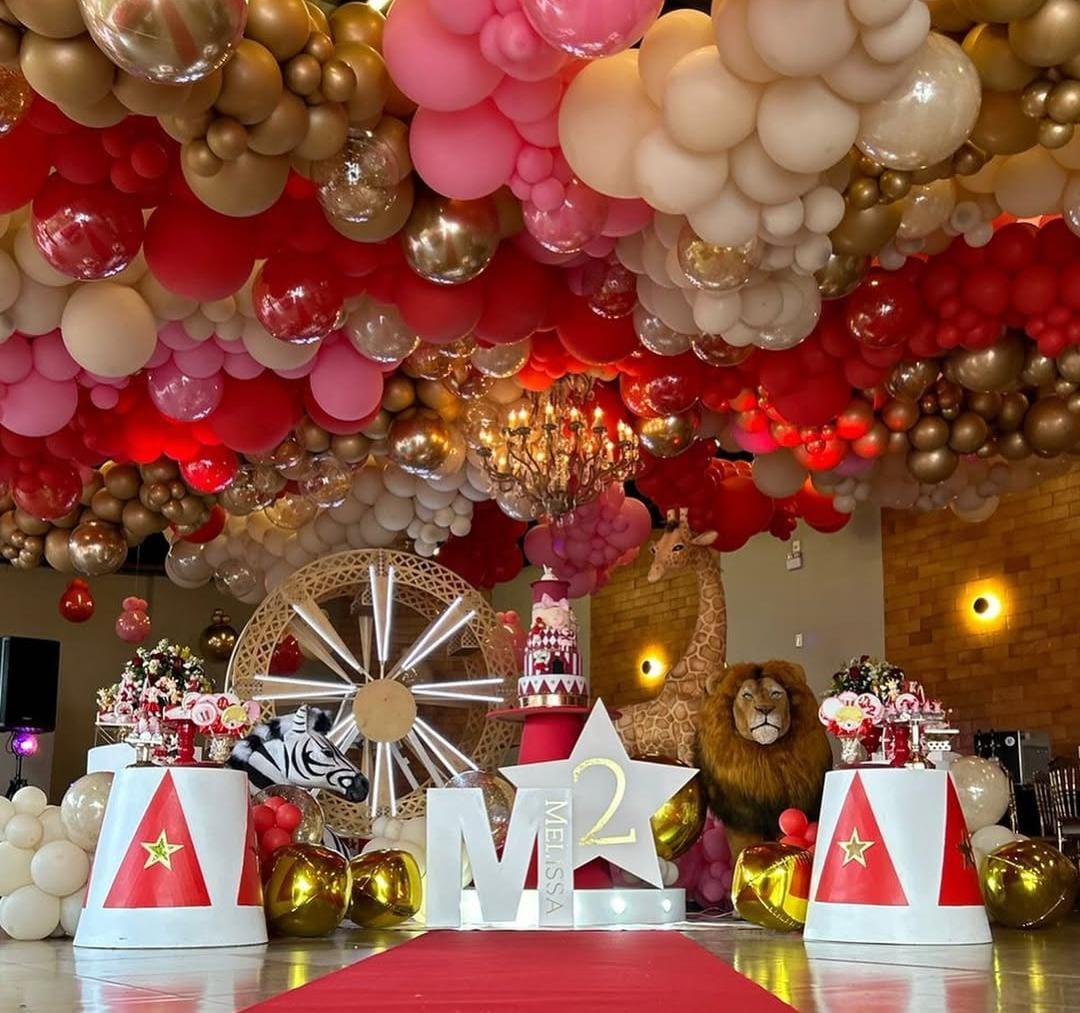 Aniversario Melissa Ribeiro Rocha. Ela completou 2 aninhos com uma festa simplesmente encantadora! O tema foi Circo, com uma esplêndida decoração, com nada menos que 22 mil balões! Pelas mãos de @pribaloes e @danimartinsfestas A celebração foi organizada com todo amor pela mamãe Jullyana Ribeiro e reuniu a família e amigos em um dia inesquecível. (Foto/Reprodução)