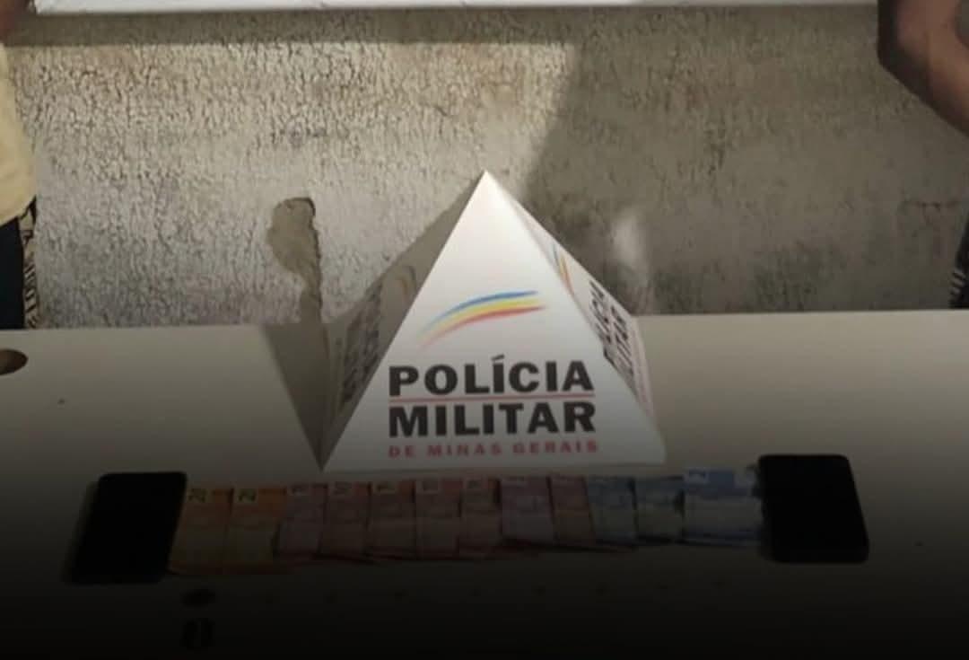Com o suspeito que tentou fugir, os policiais localizaram R$107 em dinheiro e oito pedras de crack, que haviam sido dispensadas momentos antes. (Foto/Divulgação)