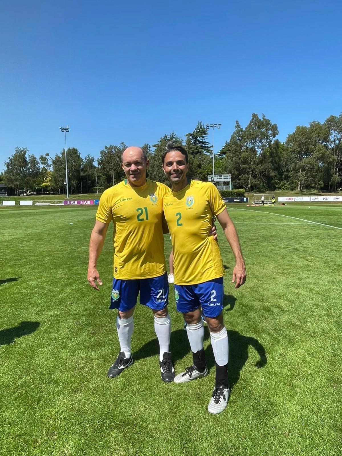 Os uberabenses, Dr. Sandro (nº 21) e Dr. Carivaldo (nº 2), conquistaram o título mundial de Fut 7 com a Seleção Brasileira (Foto/Arquivo Dr. Carvaldo)