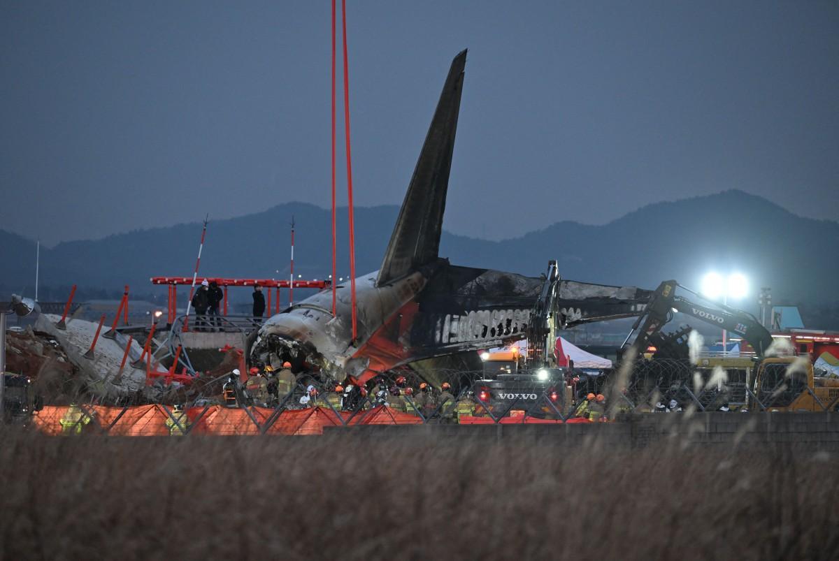 Avião se chocou contra muro e explodiu na Coreia do Sul (Foto/JUNG YEON-JE/AFP)