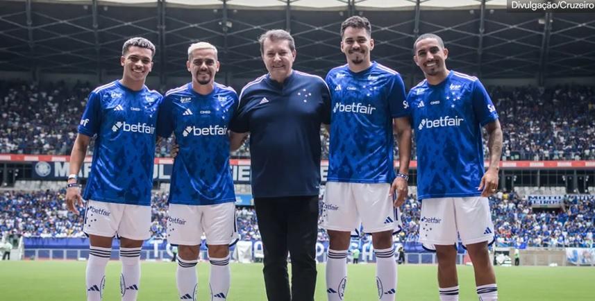 Tranquilo e sorridente, Pedrinho BH é só alegria com o time do Cruzeiro, mais líder do que nunca (Foto/Cruzeiro/Divulgação)
