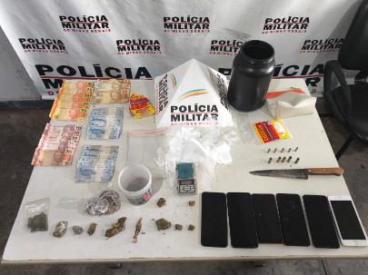Polícia encontrou maconha, munições de dois calibres, balança de precisão e anotações de agiotagem na casa do suspeito. (Foto/Divulgação)